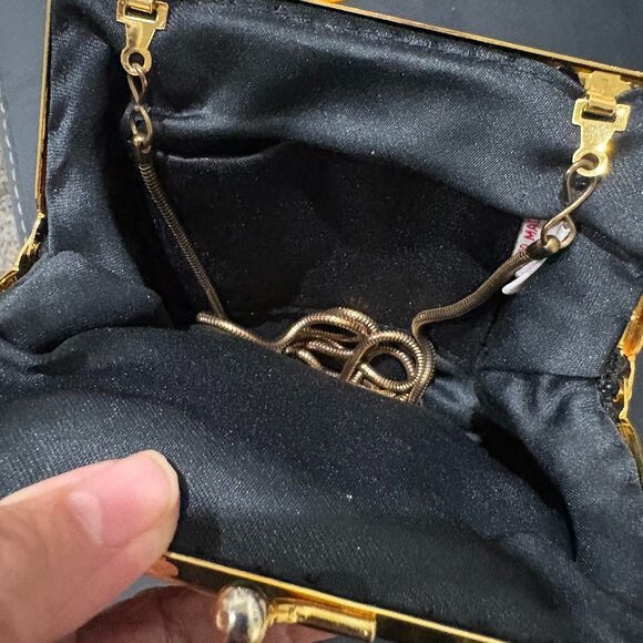 Black Beaded Clam Shell Clutch Purse with Shoulder Chain - Picture 2 of 4